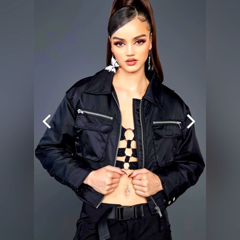 Black Cropped long-sleeved bomber jacket that features zippered chest pockets!!!